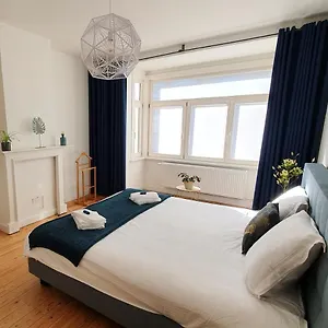 Hébergement de vacances Trendy, Authentieke Woning Met Groot Terras En Tuin