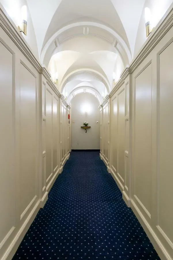 The Black Swan Hotel Μπριζ